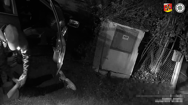 Stovkou přes obce, chvílemi v protisměru. Opilá řidička riskantně ujížděla hlídce