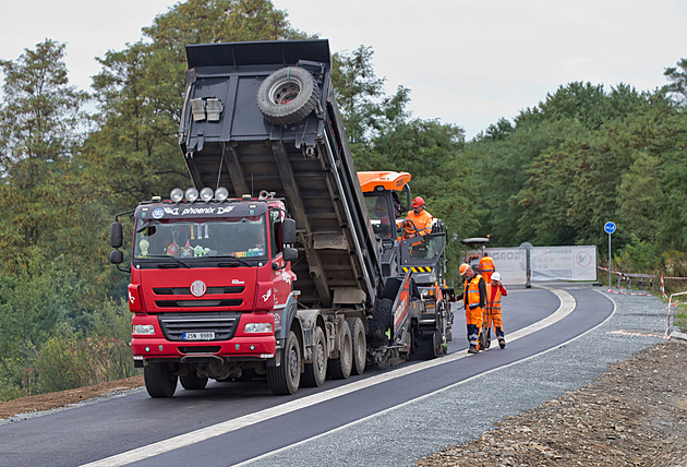 Na kole z Plzně do Prahy. Finišuje dostavba cyklostezky mezi Plzní a Chrástem