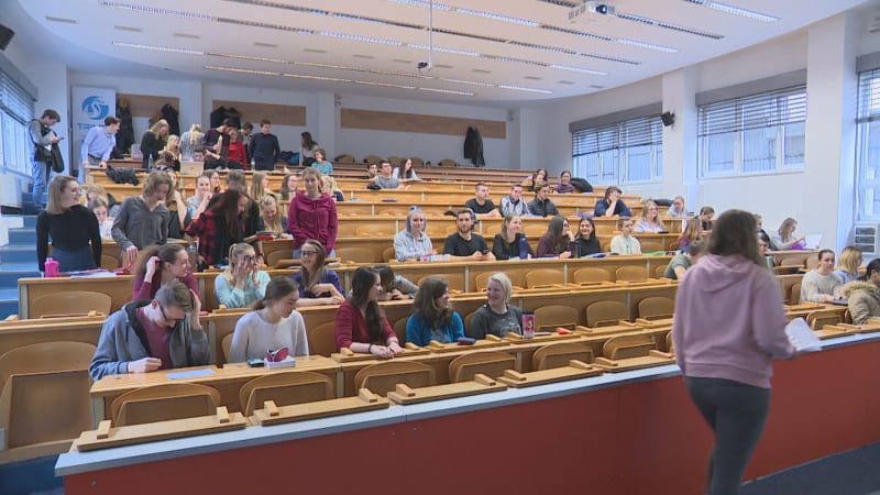 Omezit autonomii vysokých škol? Spolu to zvažuje, Starostové by rádi nové ministerstvo