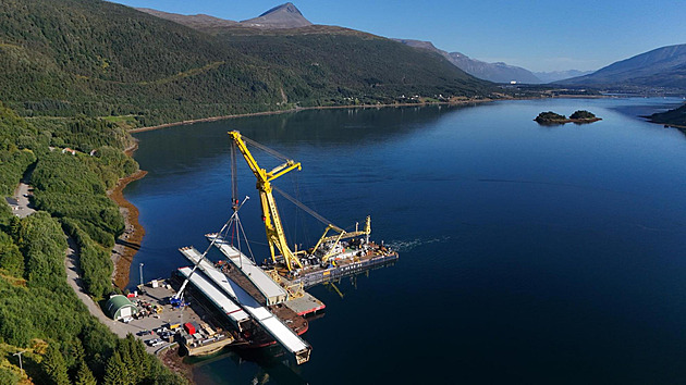 Metrostav zdvíhá unikátní most přes norský fjord. Stavba je atrakcí pro místní