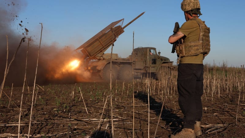 Ukrajinci na východě tlačí Rusy do kouta: V kotli mohou obklíčit stovky okupantů, řekl analytik