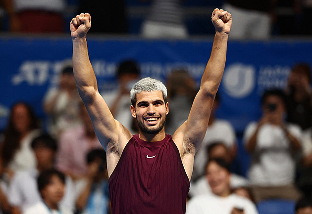 Muchová prohrála bitvu s Anisimovovou, Alcaraz slaví svůj osmý letošní titul