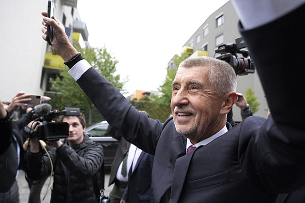 Babiš míří kvůli vládě za prezidentem na Hrad. Pavel přijme i další politiky