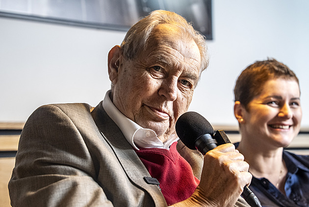 Zeman se naštval na Babiše: Byla to hrubá neslušnost, už si nepotřebuju s nikým hrát