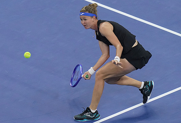 Dvě české výhry v těžkých podmínkách. Ve Wu-chanu jde dál Bouzková i Siniaková