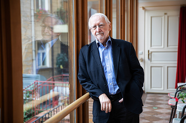 Některým seniorům zbývá 40 korun na den. I starý člověk se smí bavit, líčí expert