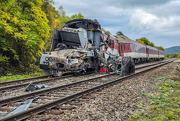 Slovenská policie po srážce rychlíků zadržela strojvůdce, pak ho propustila