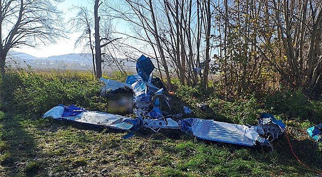 Pilot ve stresu i nepřízeň počasí. Úřad zveřejnil příčiny tragického pádu letadla