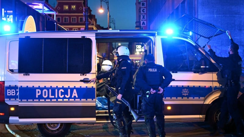Rozsáhlé zatýkání v Polsku: Policie zadržela osm lidí, podezřívá je z přípravy sabotáží