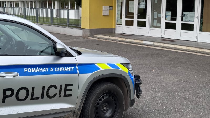 Dívka v pražské škole nožem ohrožovala spolužáky. Zasahovala policie i záchranáři