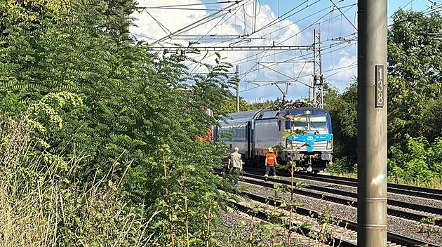 Srážky vlaků s člověkem brzdí železnici. Nejezdí trať z Prahy, stál i koridor u Pardubic