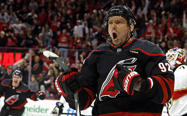 Běž na tribunu! Hvězdného Rusa vykázal trenér přímo během zápasu, kritika sílí