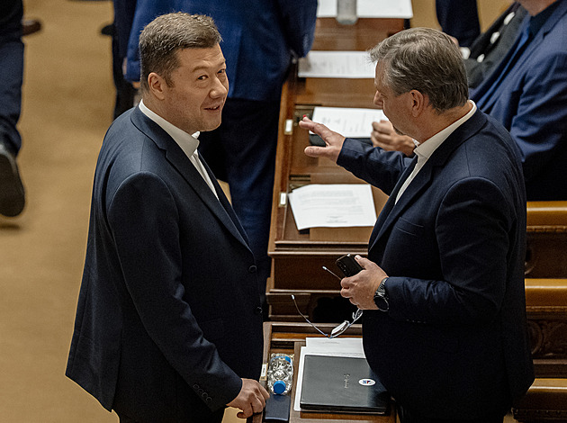 Okamura slibuje, že bude nestranným předsedou. Podávám ruku každému, řekl