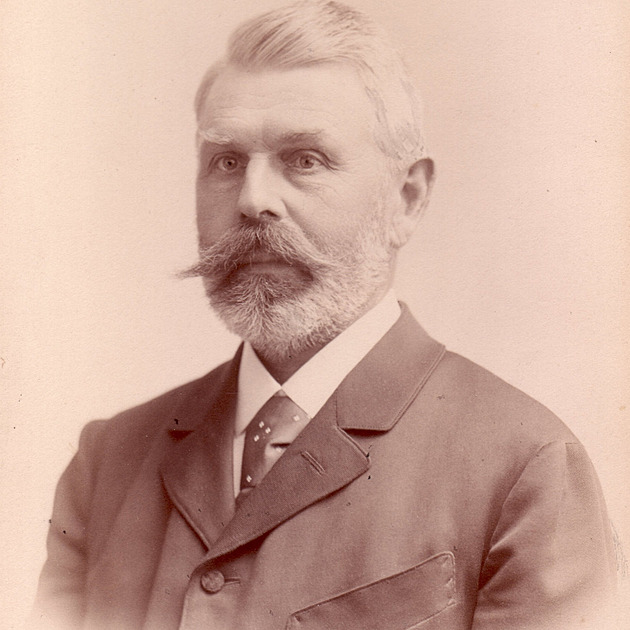 Zprvu bosý sklářský magnát z Kožušan dobyl lampovými stínítky celý svět