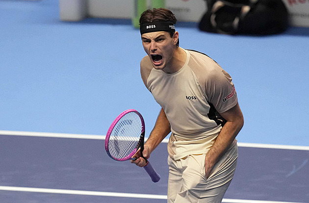 Fritz si při vstupu do Turnaje mistrů poradil s Musettim, večer v akci Sinner