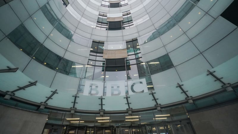 „Nestydatá propaganda“: BBC zmanipulovala Trumpovu řeč. Šéfové rezignovali, hrozí žaloba