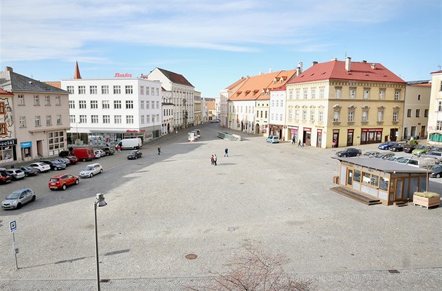 Zpoplatnit vjezd a zavést dvacítku, navrhují politici, jak zklidnit střed Znojma