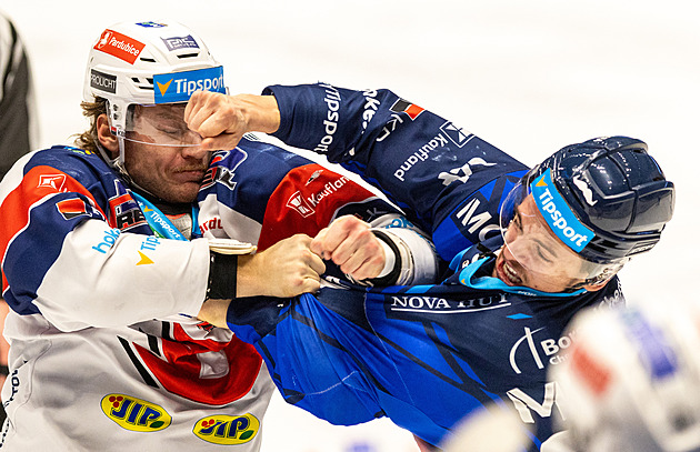 Nejdříve dostal pecku, až tekla krev. Pak se Maciaś radoval z vítězné trefy