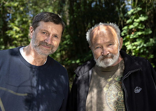 Po letech spolu. Bratři Hrušínští vyprávějí, jak se za normalizace měli vzdát příjmení