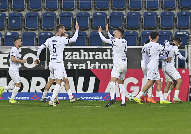 Slovácko - Plzeň 3:0, sprcha pro favorita, proti bývalému klubu se trefil i Petržela
