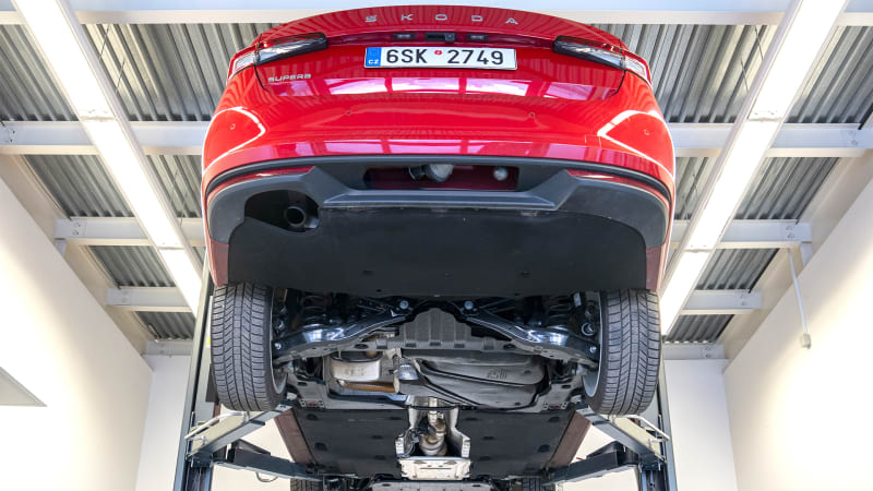 Jak správně řešit svolávací akci na auto. Do servisů musí prostý lid i smetánka