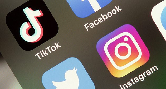 Australské děti jsou zpět na sítích, zákazu navzdory. Pomáhají rodiče i falešné tváře