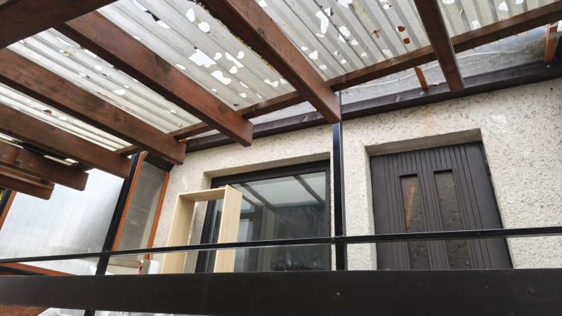 Jak vypadalo vězení chlapce ze Zlínska? Harampádí a izolepy. Jako Černobyl, popsala reportérka