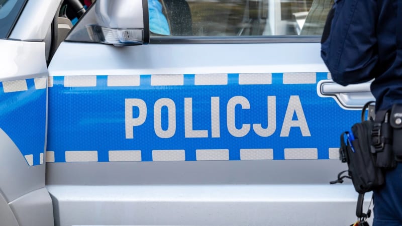 Elitní policista zaútočil nožem v Polsku na svou rodinu. Jeho řádění nepřežila čtyřletá dívka