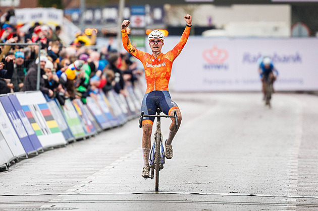 Nizozemské oslavy na cyklokrosovém MS nekončí. Po Heerenu slaví Bentveldová