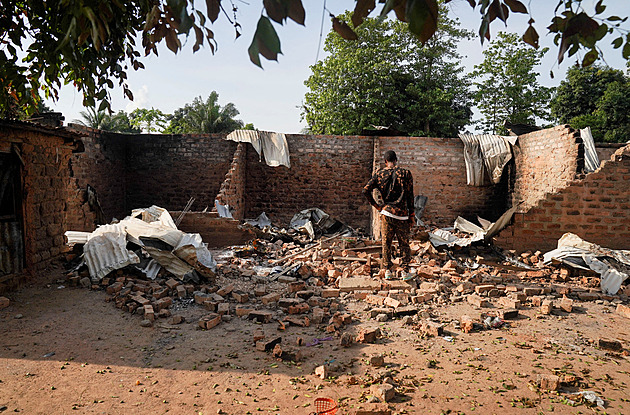 Masakr v Nigérii. Ozbrojenci pozabíjeli ve vesnici přes sto lidí, pohřešuje se i král