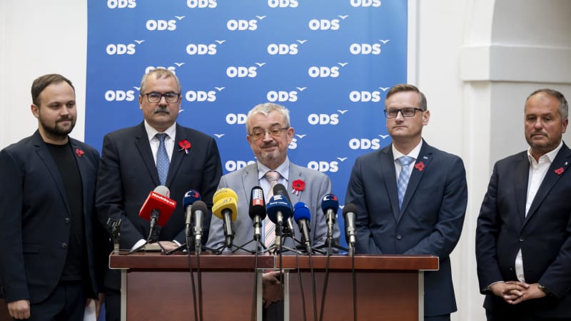 Benda ustál pokus o sestřelení z vedení klubu. Záda mu budou krýt noví a mladí poslanci