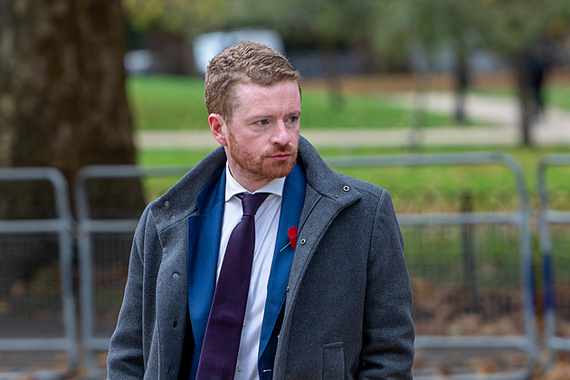 Šéf kabinetu britského premiéra Starmera kvůli kauze Epstein položil funkci