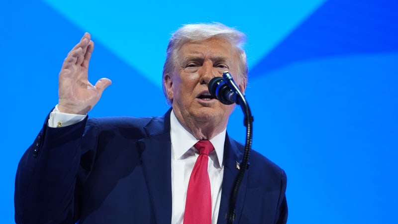 Trump: Změna vlády v Íránu by byla ta nejlepší věc. Na místo vyslal další letadlovou loď