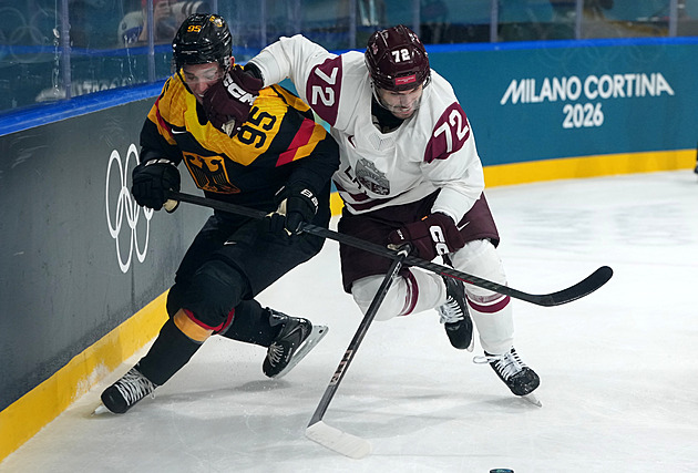 ONLINE: Tvrdá bitva o důležité body, Německo drží nad Lotyšskem těsný náskok