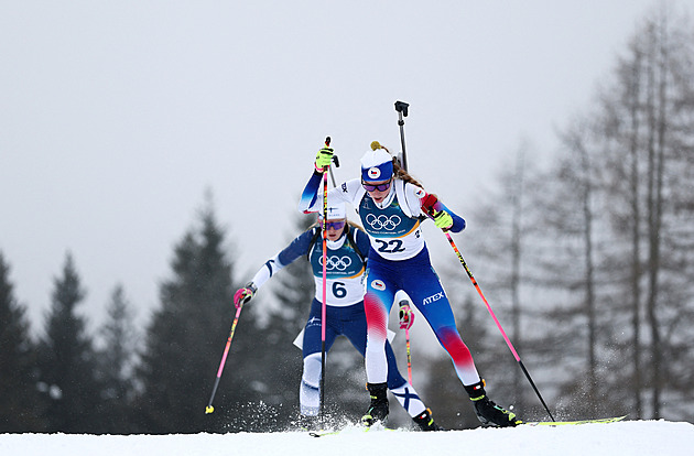 Biatlon na ZOH 2026 ONLINE: Charvátová po čisté položce chybuje, jde na dvě kola