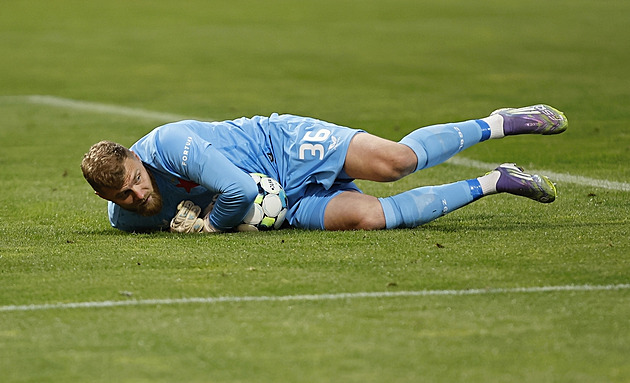 ONLINE: Karviná - Slavia 0:0, domácí začali zhurta, na těžkém terénu drží hosty Staněk
