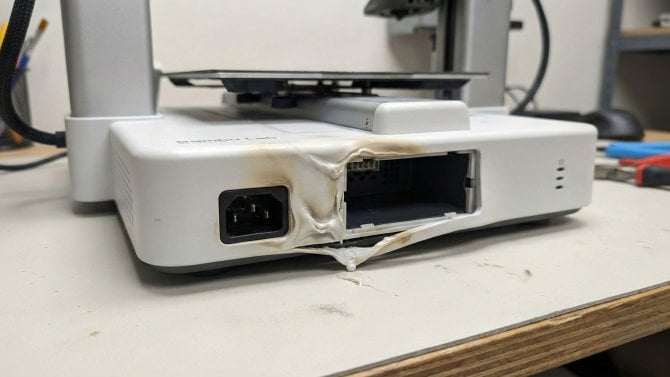 3D tiskárny Bambu Lab se přehřívají a taví samy sebe. Problémy hlásí i lidé v Česku a na Slovensku