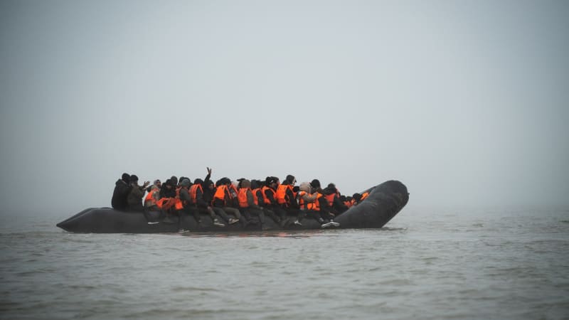 Tragédie ve Středozemním moři: Člun se srazil s lodí pobřežní stráže. Nepřežilo 14 migrantů