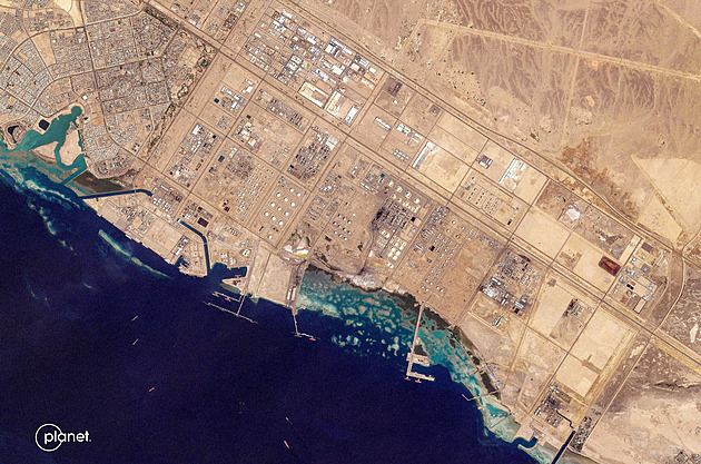 Írán zasáhl zařízení pro export ropy ze Zálivu, dočasně přerušilo provoz