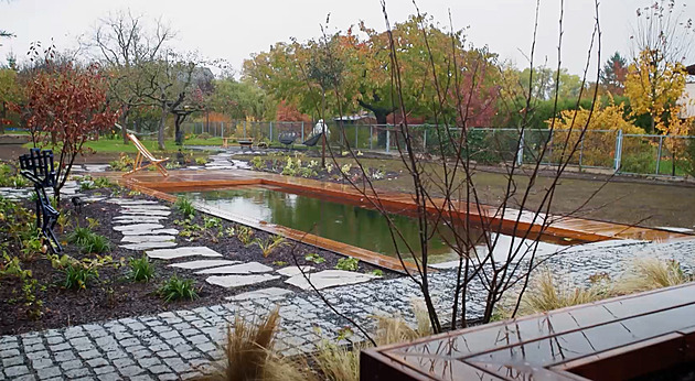 Biobazén pořídili za zlomek ceny, rodina si ale při natáčení s Lefflerem mákla