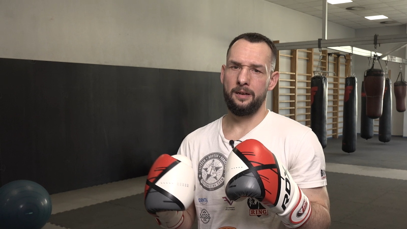 Děti dneska jen sedí v parku a neumí ani kotoul. Box je naučí pohybu i respektu, říká Končitík