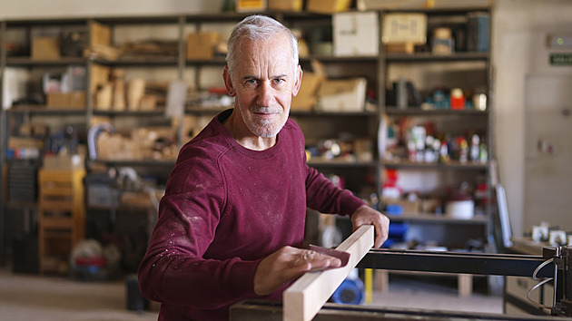 Do důchodu s více penězi. Na zastropování odchodového věku si však lidé počkají