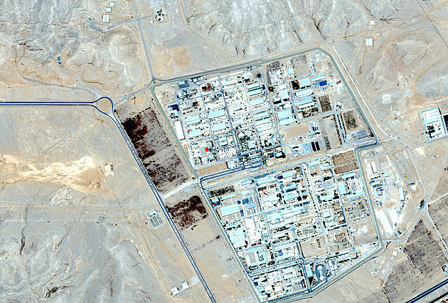 Co to znamená pro Trumpa? Satelitní snímky ukazují, kde Írán asi skladuje uran