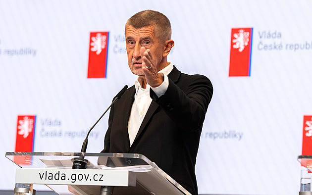 Šaškárna, absurdní divadlo. Experti předčasně opustili jednání s Babišem