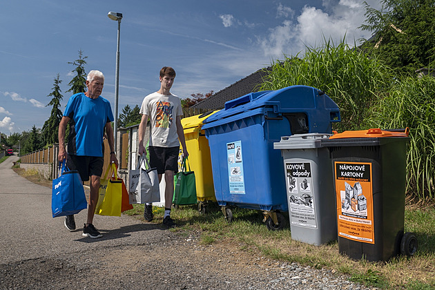 Češi vytřídí přes 90 kilo odpadu ročně. Co se s ním děje po vhození do kontejneru?