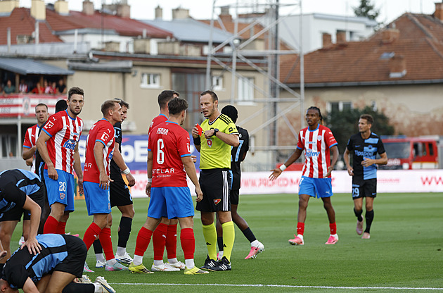 ONLINE: Zbrojovka – Liberec 0:0, rozhodčí po zhlédnutí videa ruší červenou domácích