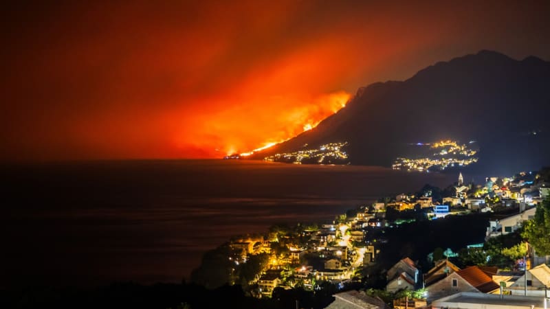 Reportér z hořícího Chorvatska: Hasiči spí na silnicích, na evakuaci byly tři minuty