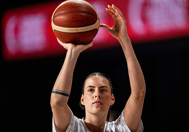 I přes absence pod košem můžeme na MS uspět, věří basketbalistka Stoupalová