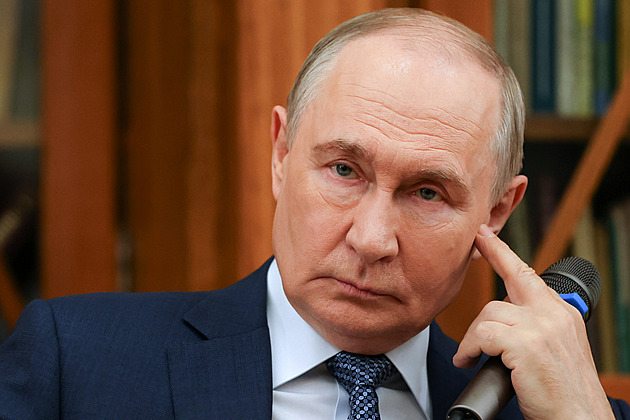 Putin poučoval děti o zásadách a mýlil se o kosatkách. Bojí se oběšení za slabost