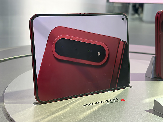 Další, kdo se snaží předehnat Apple. Stihli to na poslední chvíli